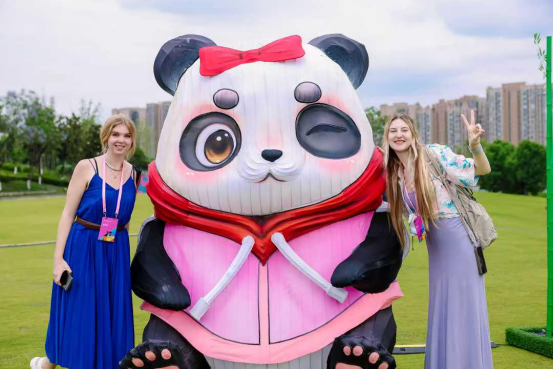 最终【通稿】2025全球跨境旅游（四川）大会暨携程Envision全球合作伙伴大会正式拉开帷幕1428